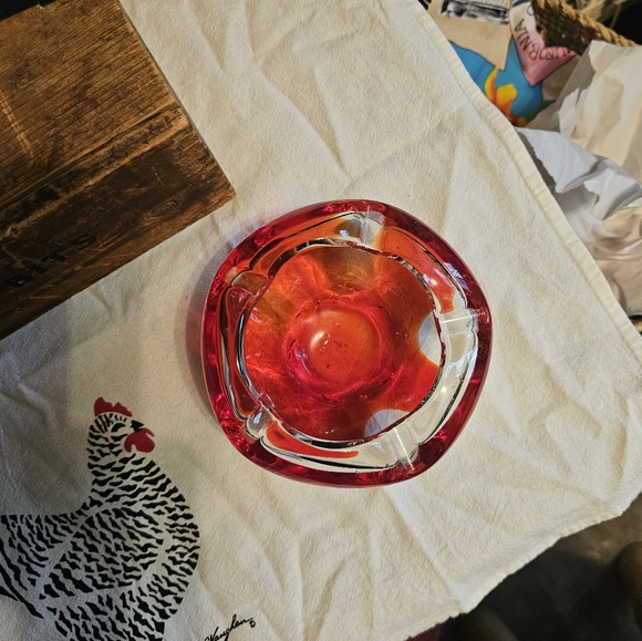 Vintage MCM Glass Ashtrays - Picture 5 of 5